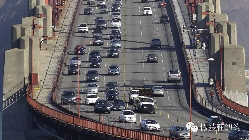 这个黄色的怪物,就是金门大桥的安全保障 这个黄色的怪物,就是金门大桥的安全保障