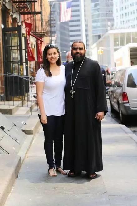 一个小男孩因为自己是同性恋而苦恼,希拉里这样安慰他 一个小男孩因为自己是同性恋而苦恼,希拉里这样安慰他