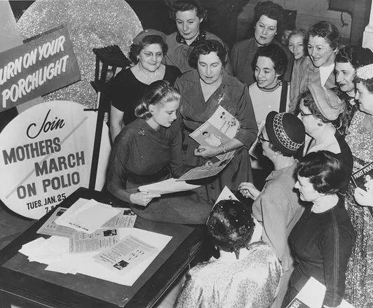 两个人的疫苗战争 两个人的疫苗战争