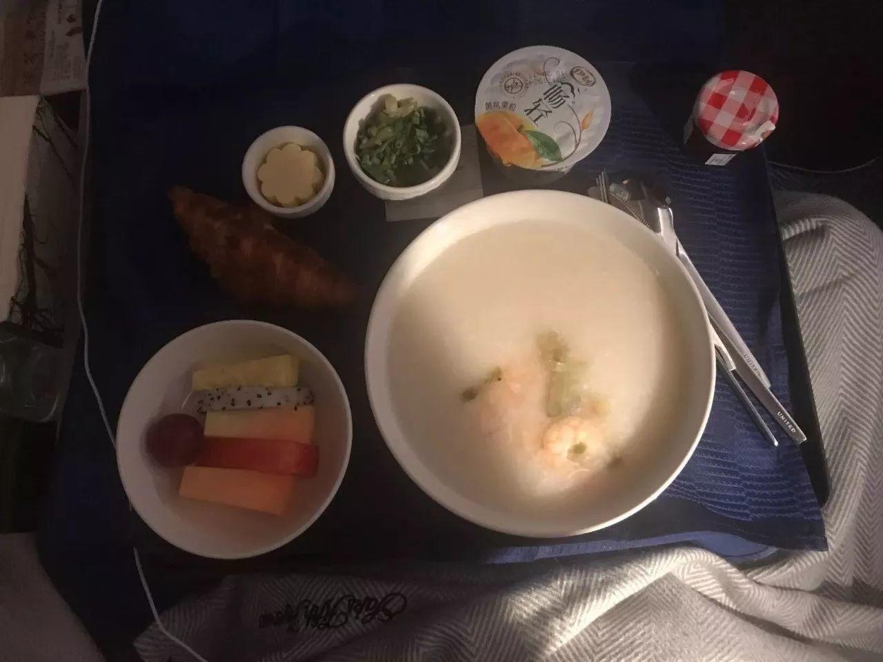 乘坐美联航全新的商务舱是什么样的体验? 乘坐美联航全新的商务舱是什么样的体验?