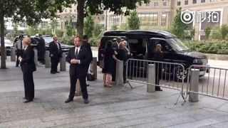 希拉里能撑到11月8日那一天吗?我真的开始担心了。 希拉里能撑到11月8日那一天吗?我真的开始担心了。