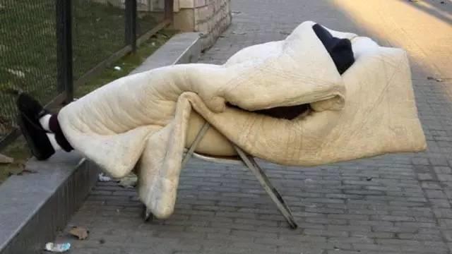 世界百大未解之谜之为什么中国人喜欢在宜家睡觉? 世界百大未解之谜之为什么中国人喜欢在宜家睡觉?