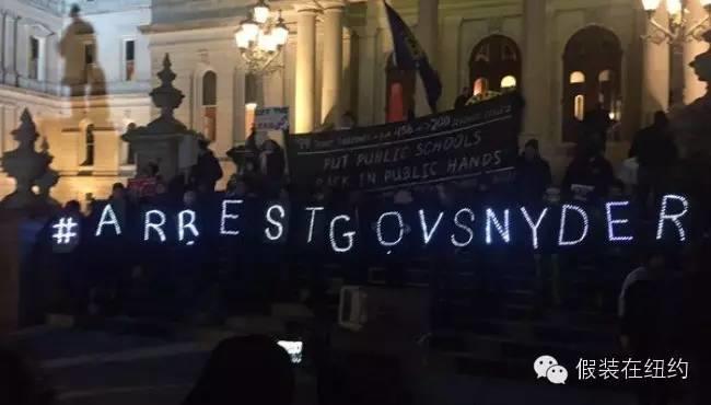 10万人喝了18个月的毒水,政府还一再说是安全的,直到一个母亲站出来揭开了真相 10万人喝了18个月的毒水,政府还一再说是安全的,直到一个母亲站出来揭开了真相