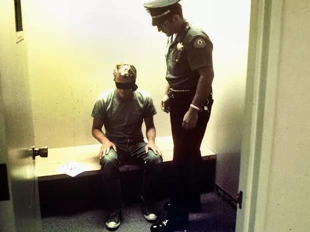 斯坦福监狱实验:每个人的心中都有一个暴君 斯坦福监狱实验:每个人的心中都有一个暴君