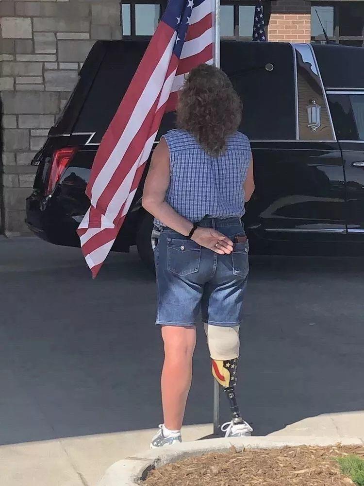 两场陌生人的葬礼 两场陌生人的葬礼